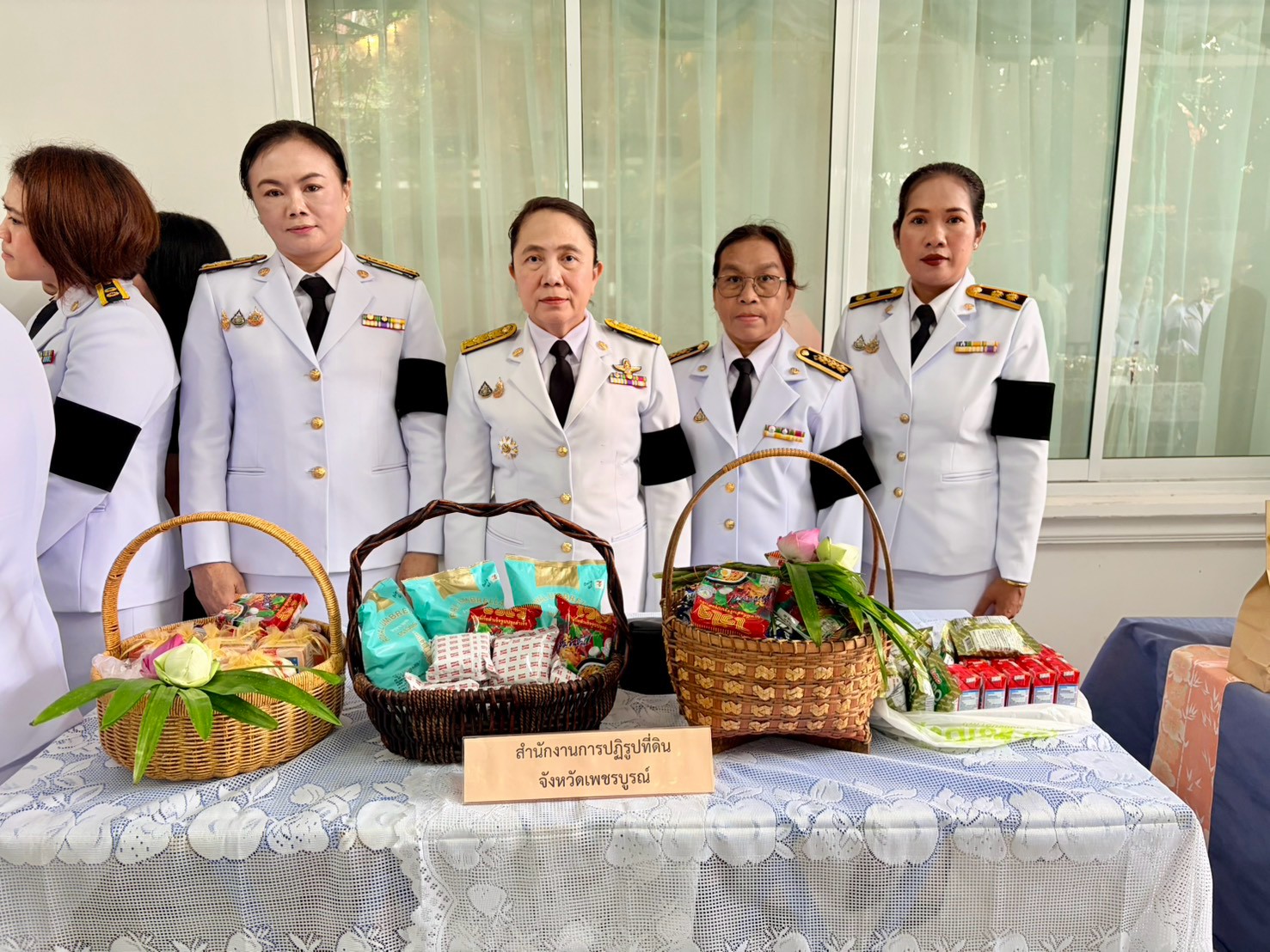 title - สำนักงานการปฏิรูปที่ดินจังหวัดเพชรบูรณ์ เข้าร่วมพิธีบำเพ็ญกุศลในวาระครบ 100 วัน(สตมวาร) แห่งการสิ้นพระชนม์ ถวายเป็นพระกุศลแด่สมเด็จพระเจ้าลูกเธอ เจ้าฟ้าพัชรกิติยาภา นเรนทิราเทพยวดี กรมหลวงราชสาริณีสิริพัชร มหาวัชรราชธิดา 